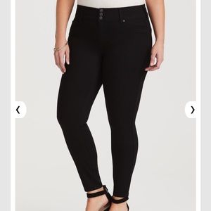 NWT Torrid Black Jeggings. Size 24